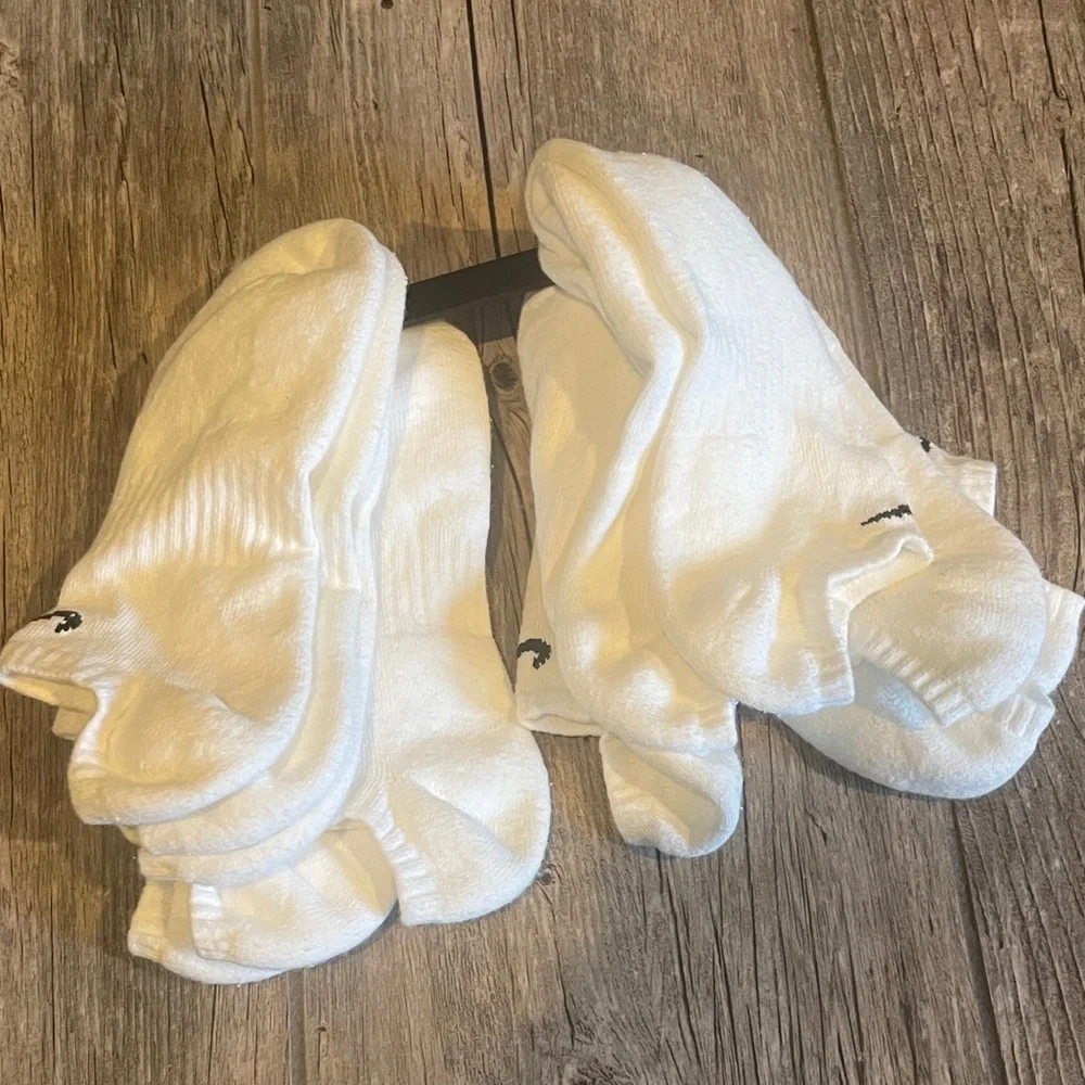White Nike ankle Socks - Picture 1 of 5